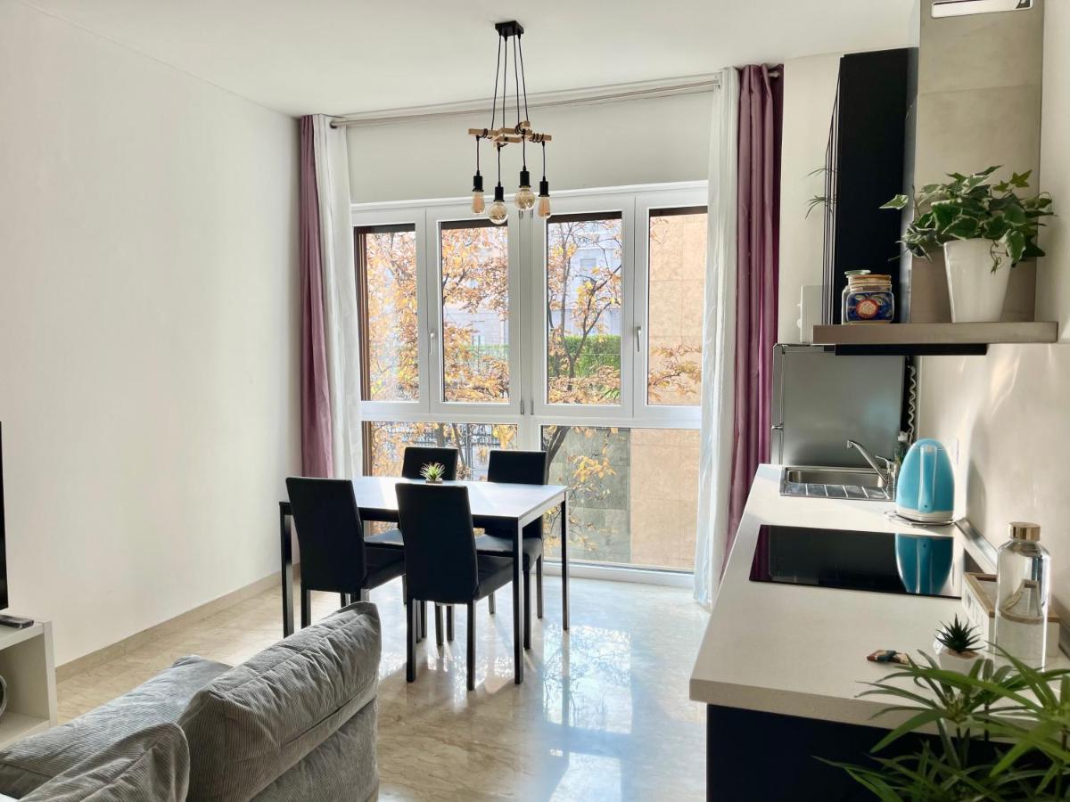 The White House, Modern Apartment In Center Milano Exterior foto