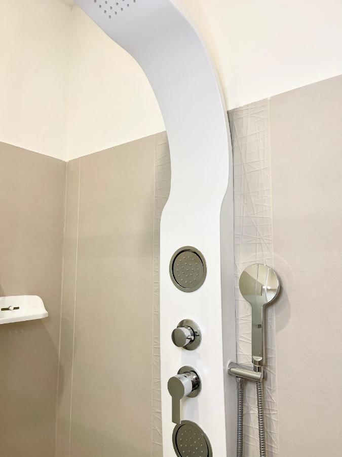 The White House, Modern Apartment In Center Milano Exterior foto