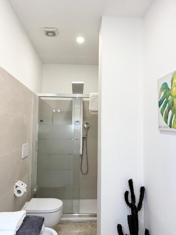 The White House, Modern Apartment In Center Milano Exterior foto