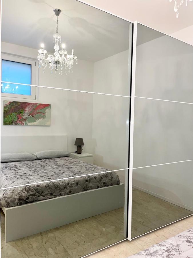 The White House, Modern Apartment In Center Milano Exterior foto